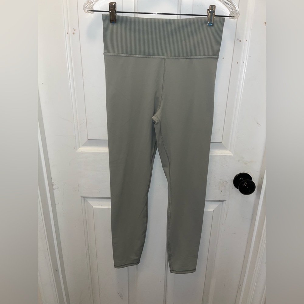 ๐ EUC Vuori Rib Studio Leggings in Eucalyptus (?) - Size Medium